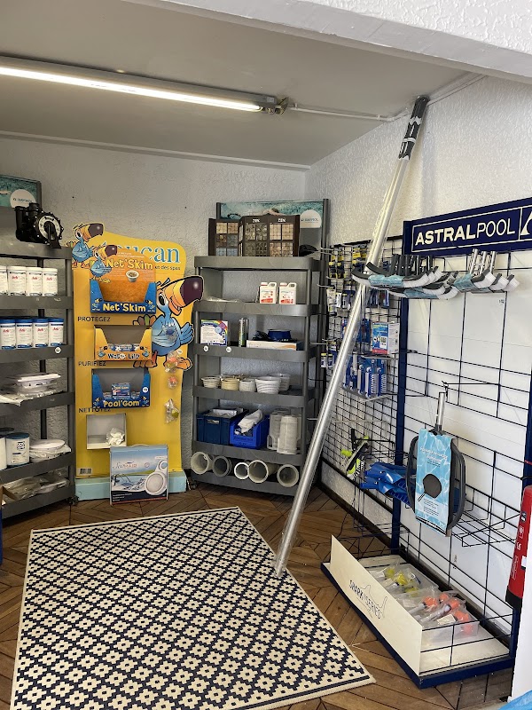 Piscine avec terrasse bois